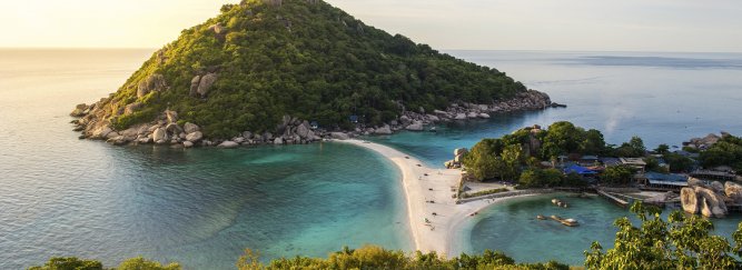 Viewpoint in Thailand showing the ocean, beach and islands from above called Koh Nang Yuan